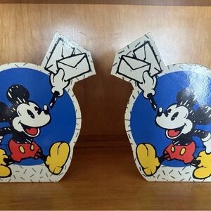 Vintage Set of Bookends Metal Disney Mickey Mouse Mail Great Condition